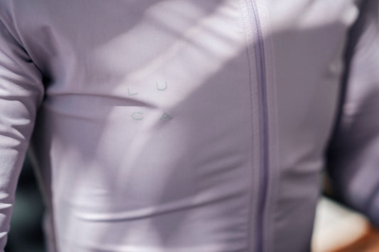 Detail-shot-of-the-Lilac-LUCA-Horizon-cycling-jersey-highlighting-the-soft-fabric-texture-and-central-zipper